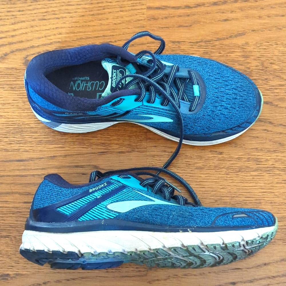 Women's BROOKS ADRENALINE GTS 18 Sneakers Size 7